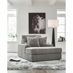 Lindyn Chaise